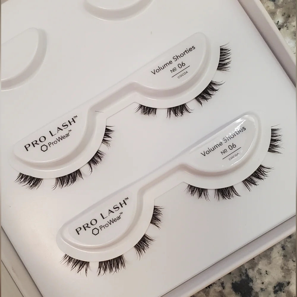 ProLash Volume Shorties In Color Cocoa - Picture 2 of 3